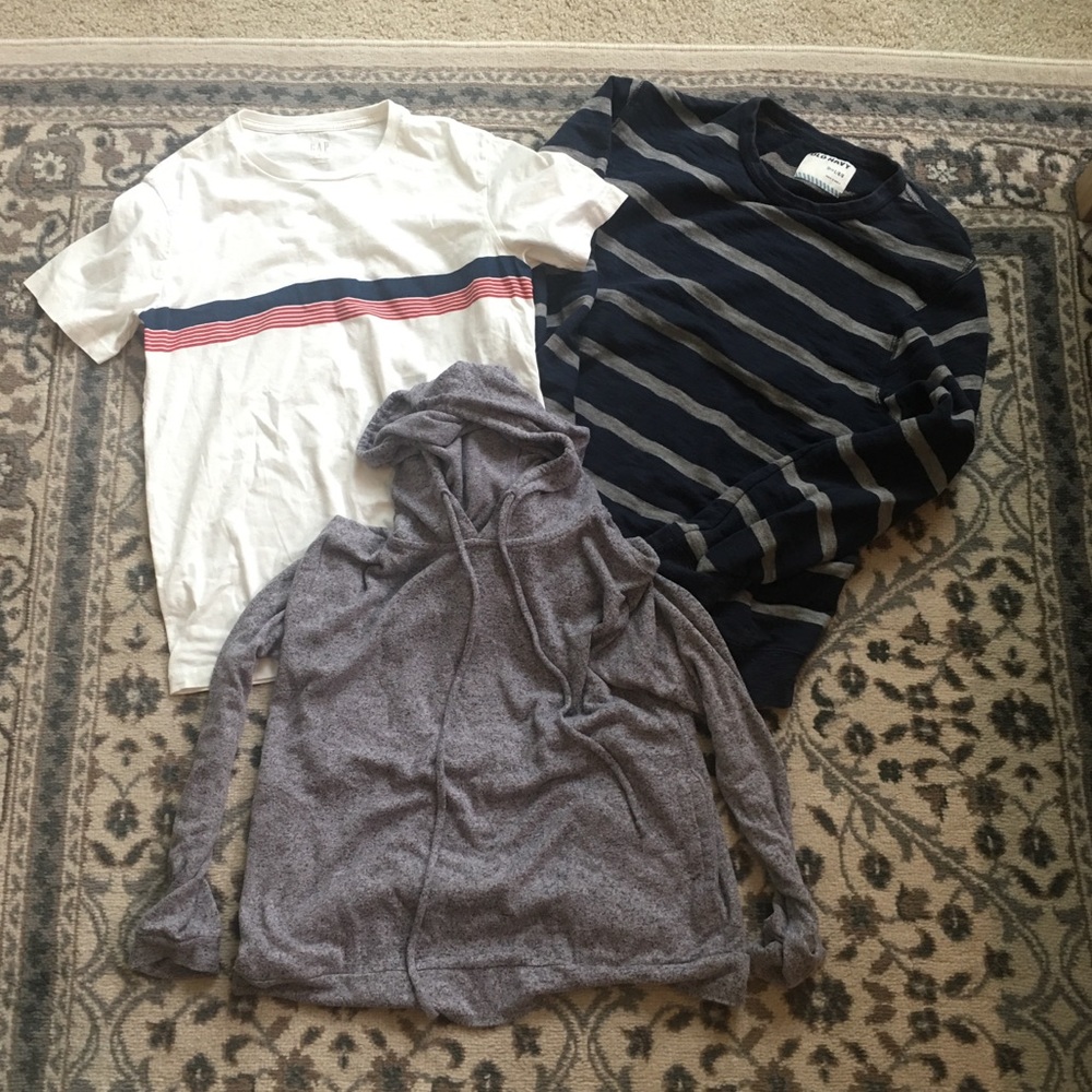 Lot of 3 Women’s comfortable tops!